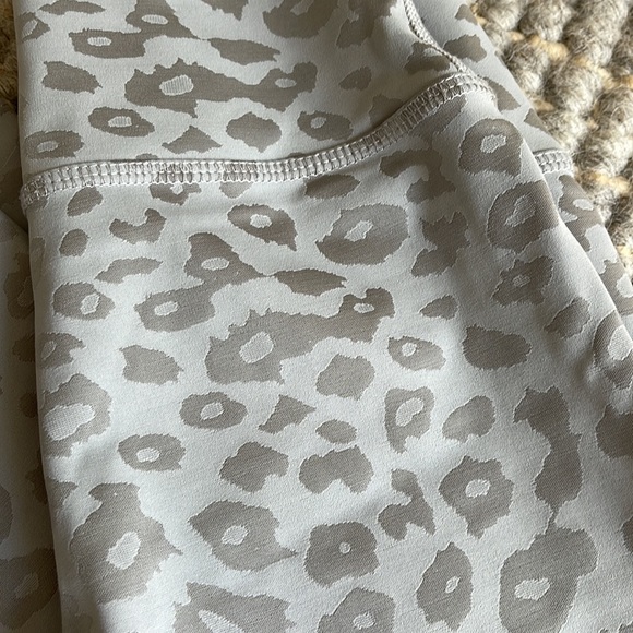 Beyond Yoga Leopard Leggings - Picture 3 of 4